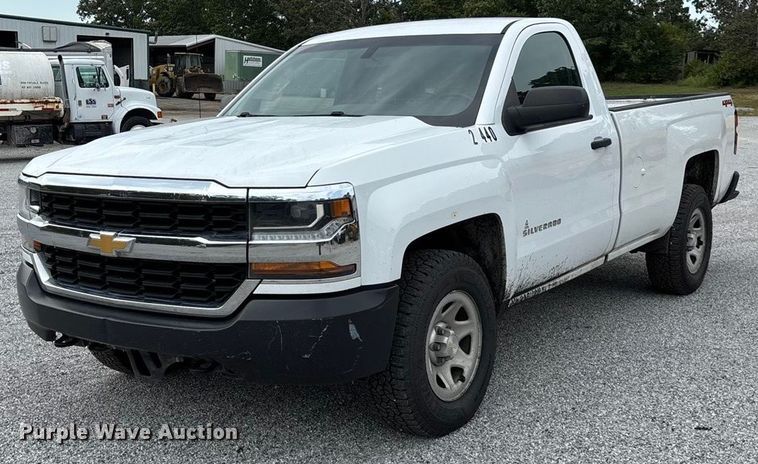 2018 Chevrolet Silverado 1500 pickup truck - ED2221