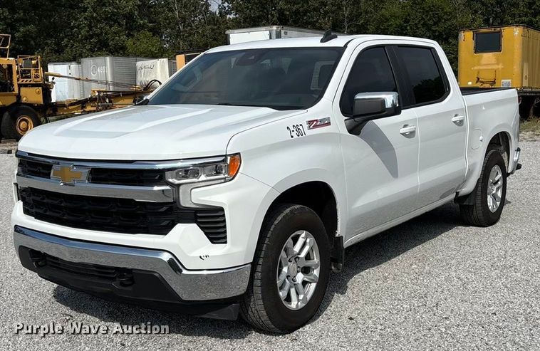 2022 Chevrolet Silverado 1500 Crew Cab pickup truck - ED2223