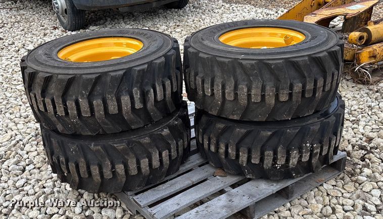 (4) skid steer tires and wheels - EE4125