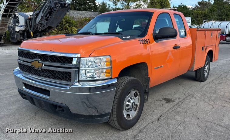 2011 Chevrolet Silverado 2500HD Ext. Cab utility bed pickup truck - EF2233