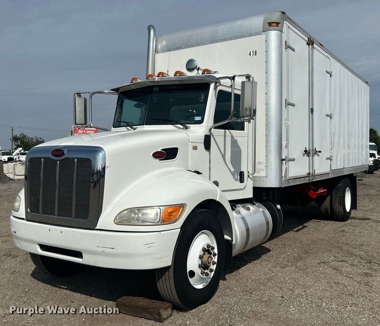 2015 Peterbilt  337 delivery truck - EG1036