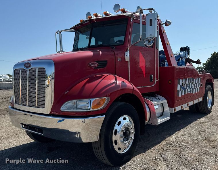 2008 Peterbilt 335 tow truck - EG6054