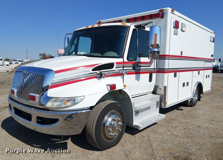 2008 International 4300 ambulance - EG8257