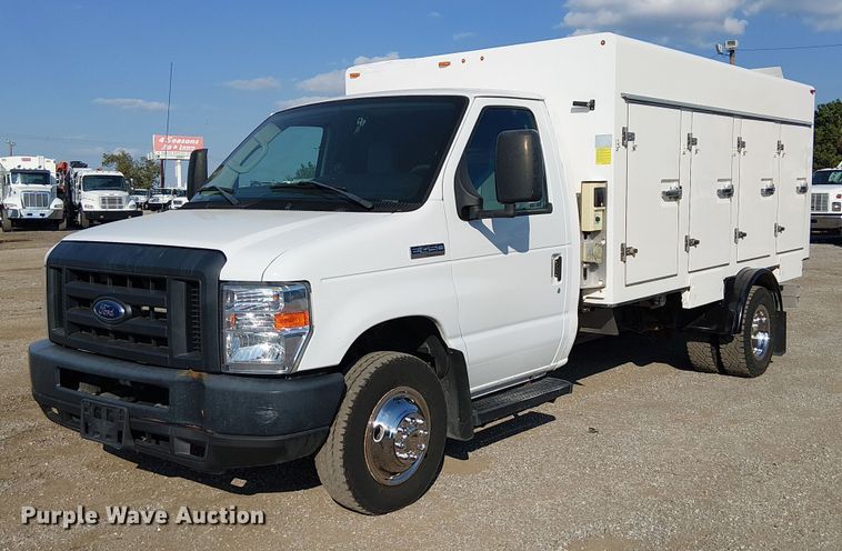 2018 Ford E450 Super Duty delivery truck - EG8262