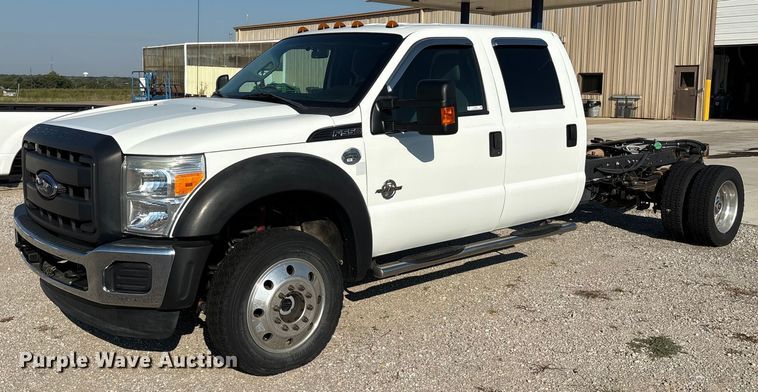 2011 Ford F550 Super Duty Crew Cab truck cab and chassis - EH4068
