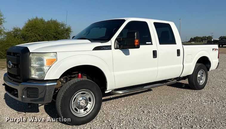 2011 Ford F250 Super Duty XL Crew Cab pickup truck - EH4072