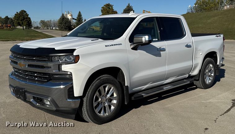 2020 Chevrolet Silverado 1500  Crew Cab pickup truck - EM2449