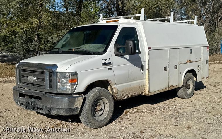 2014 Ford E350 Super Duty utility van - EM2477