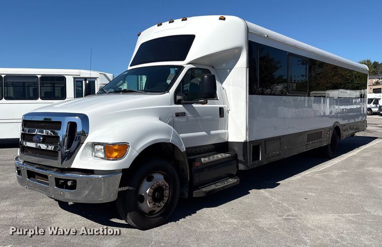 2015 Ford F650 shuttle bus - EM6120
