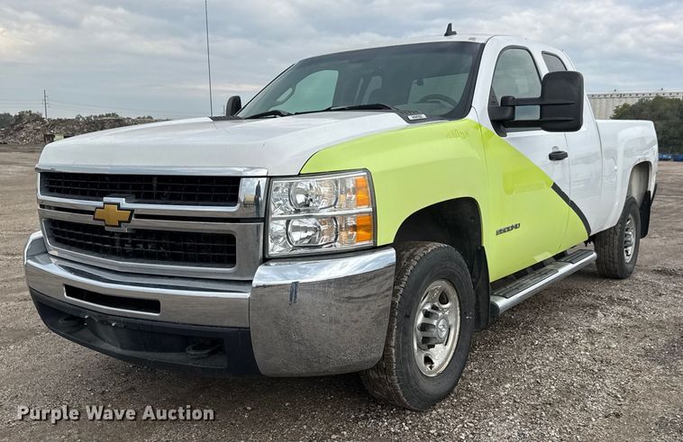 2007 Chevrolet Silverado 2500HD Ext. Cab pickup truck - EM8410