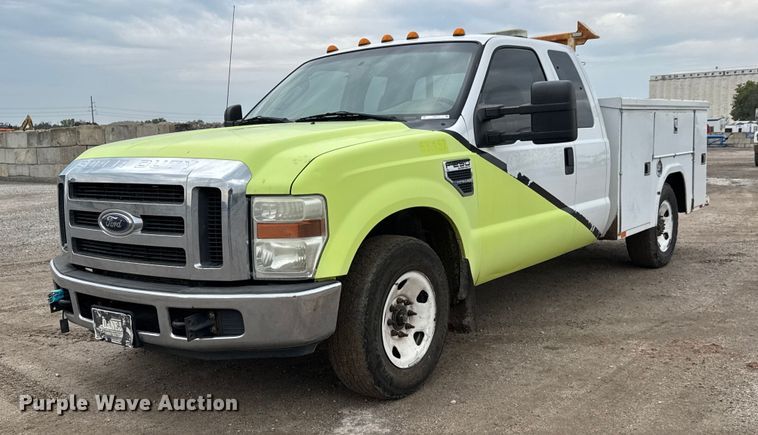 2010 Ford F250 Super Duty XL SuperCab utility bed pickup truck - EM8412
