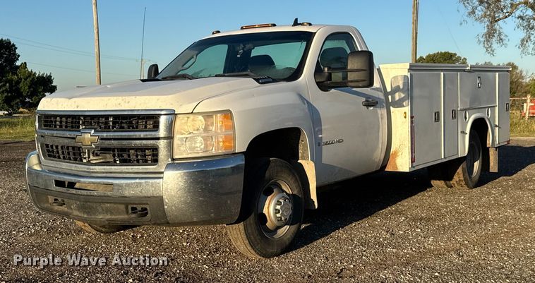 2007 Chevrolet Silverado 3500HD utility bed pickup truck - EM8440