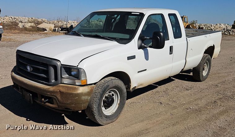 2002 Ford F250 Super Duty SuperCab pickup truck - EO4717