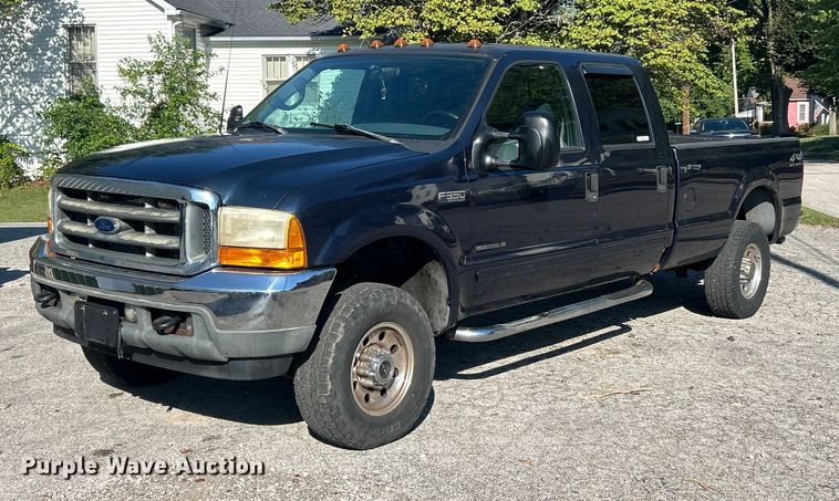 2001 Ford F-350 XL Super Duty Crew Cab pickup truck - ET3225