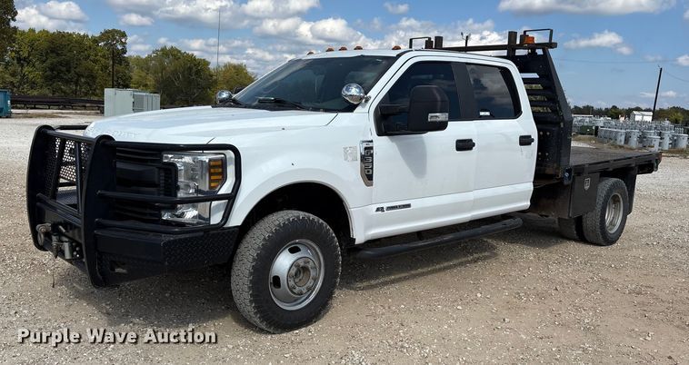 2019 Ford F350 Super Duty flatbed pickup truck - ET7172