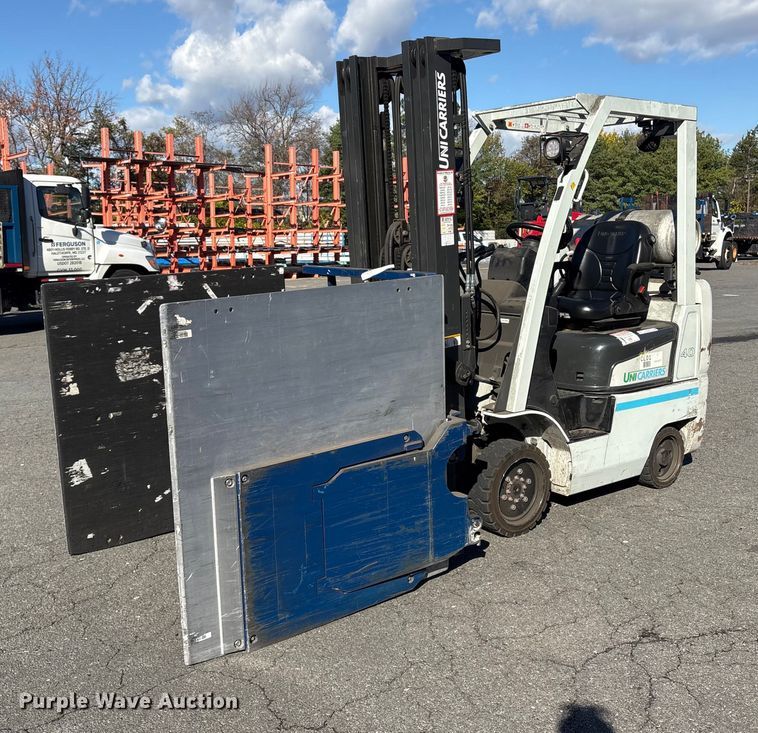 2017 UniCarriers CFS40 forklift - ET8567