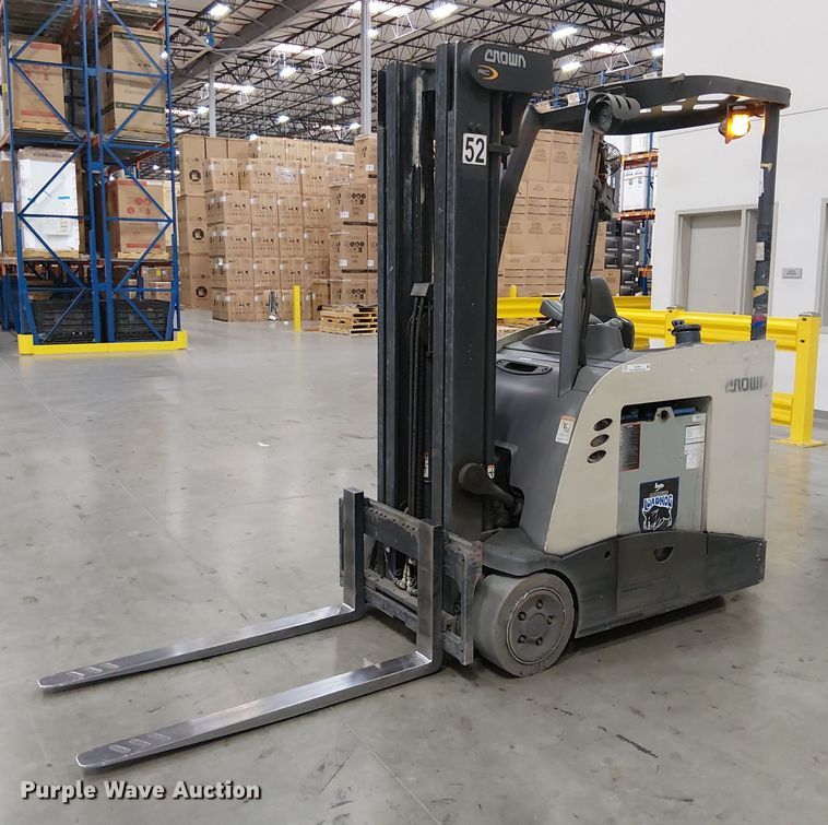 2017 Crown RC5545-40 forklift - EU2584