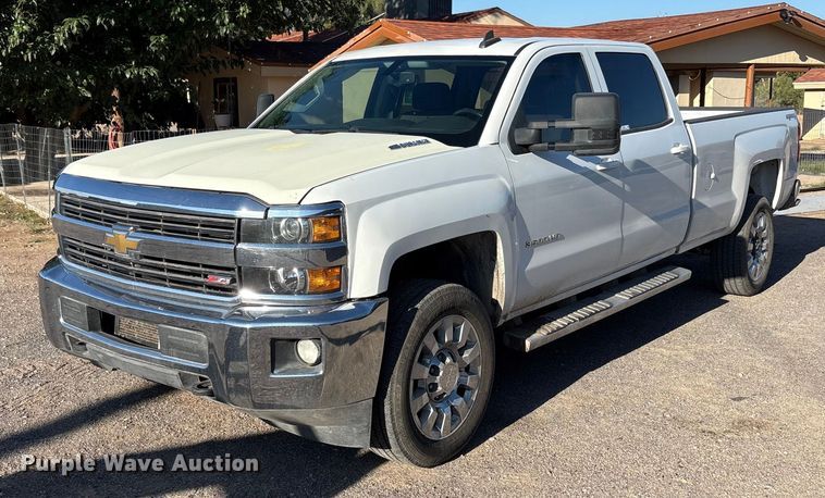 2016 Chevrolet Silverado 3500HD Crew Cab pickup truck - EU4681