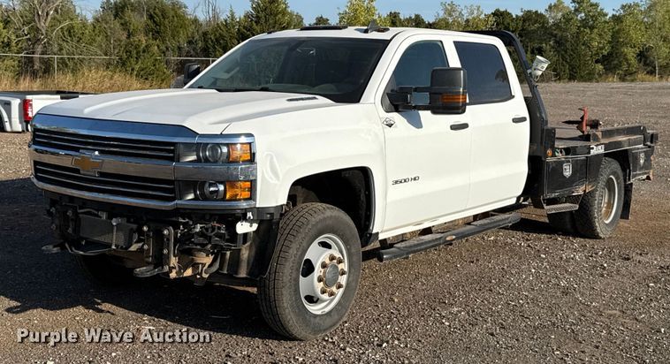 2016 Chevrolet Silverado 3500HD Crew Cab bale bed pickup truck - EU5181
