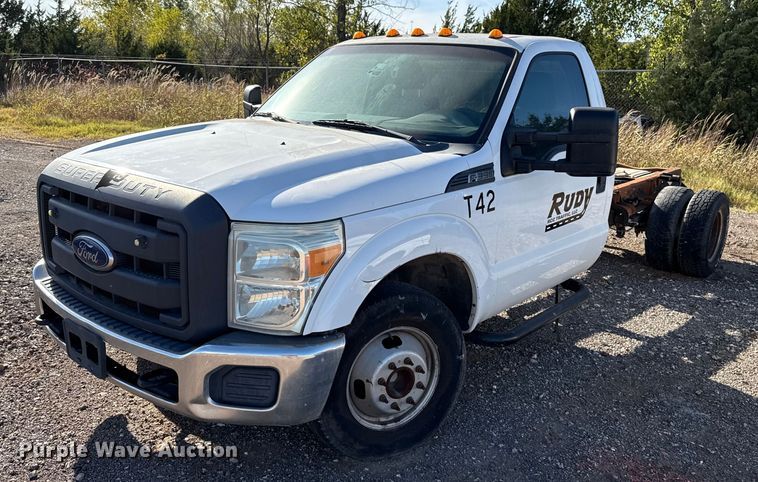2015 Ford F350 Super Duty XL pickup truck cab and chassis - EU5185