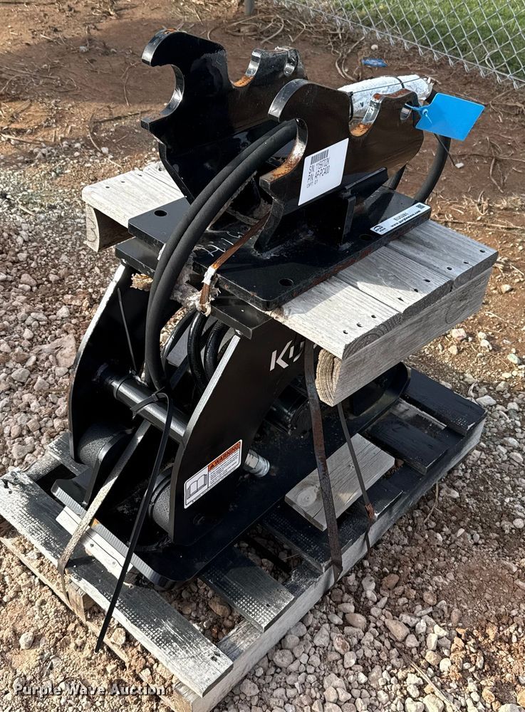 Kubota PC400 excavator plate compactor - EU5281