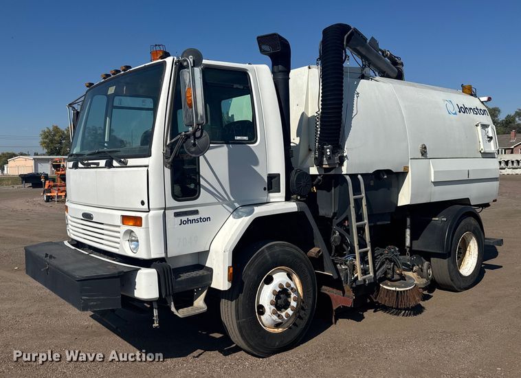 2006 Freightliner FC80 street sweeper truck - EU6137