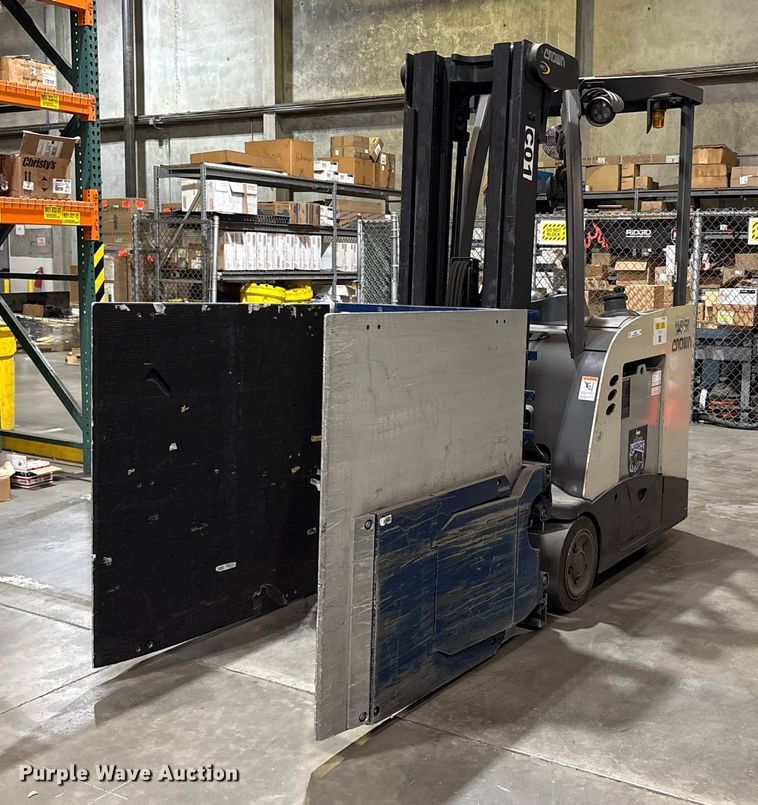 2016 Crown RC5545-40 forklift - EU8522