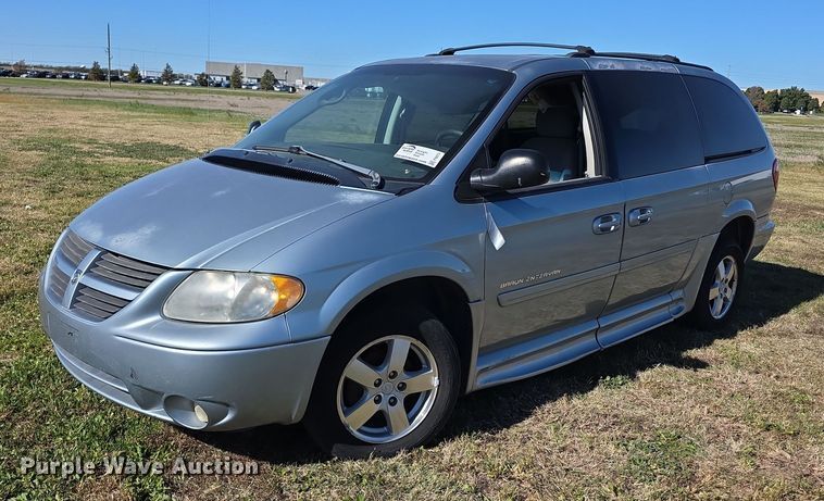 2006 Dodge  Grand Caravan SXT van - FI0572