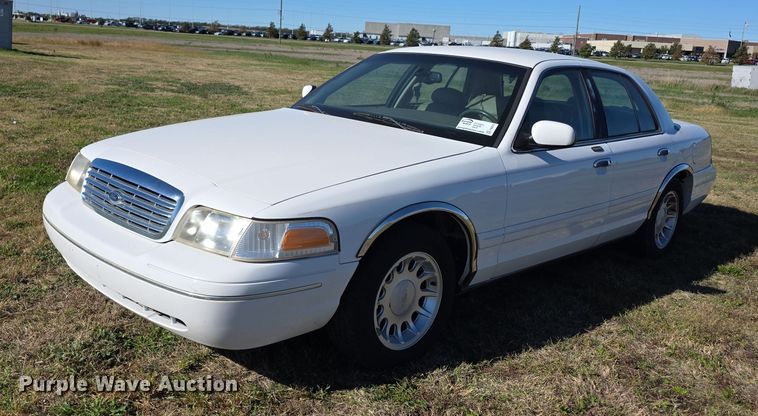 2001 Ford Crown Victoria LX  - FI0573