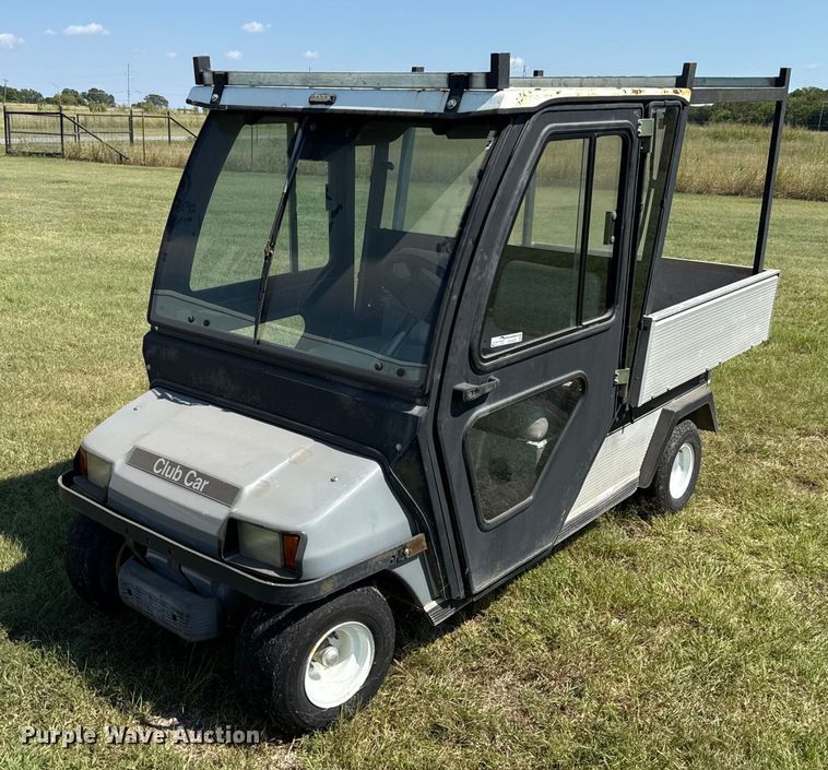 2002 Club Car Carryall 2 golf cart - GH9422