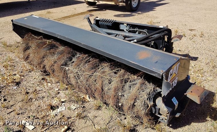 Caterpillar BA18 skid steer broom - IP9728