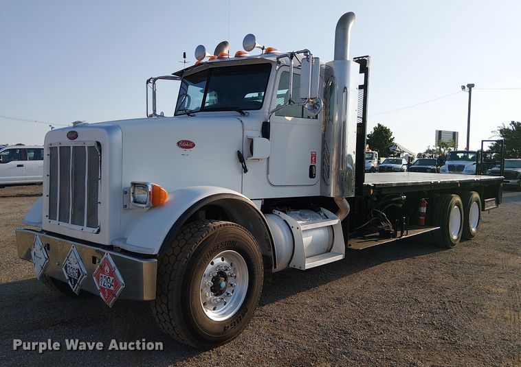 2009 Peterbilt 365 flatbed truck - NU9724