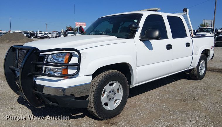 2007 Chevrolet Silverado 1500 Crew Cab pickup truck - NU9750