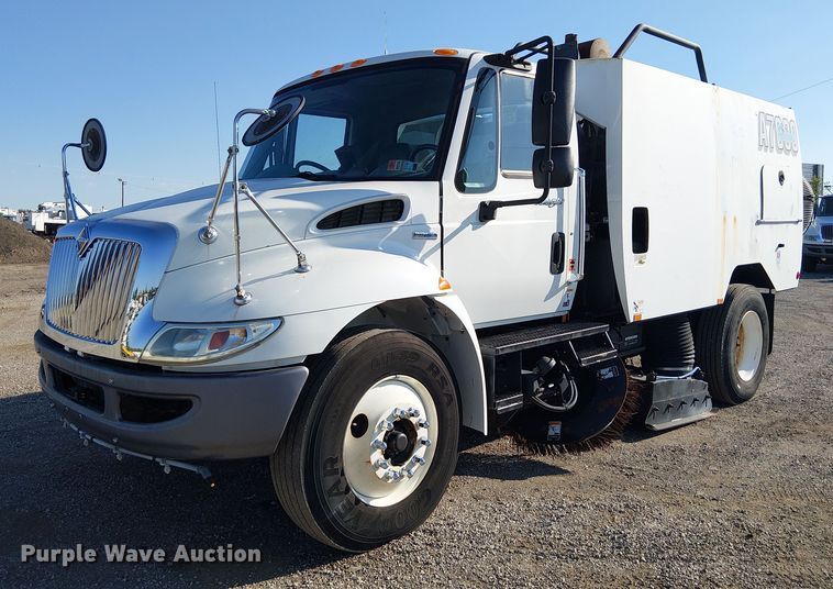 2009 International 4300 street sweeper truck - NU9757