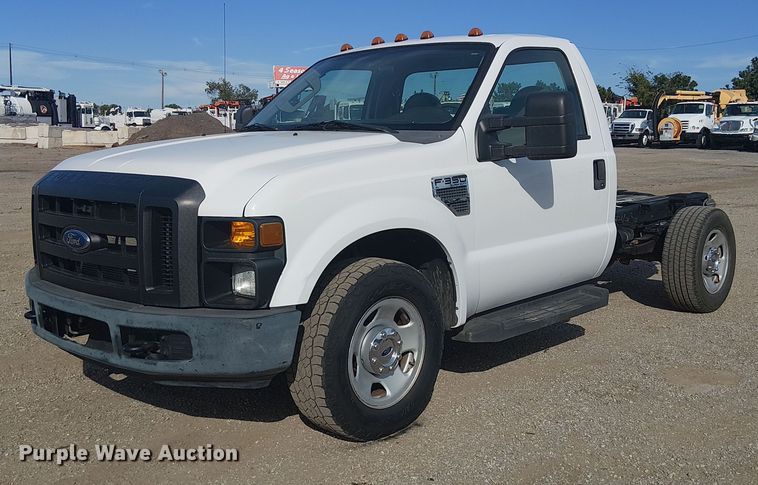2008 Ford F350 Super Duty XL pickup truck cab and chassis - NU9787