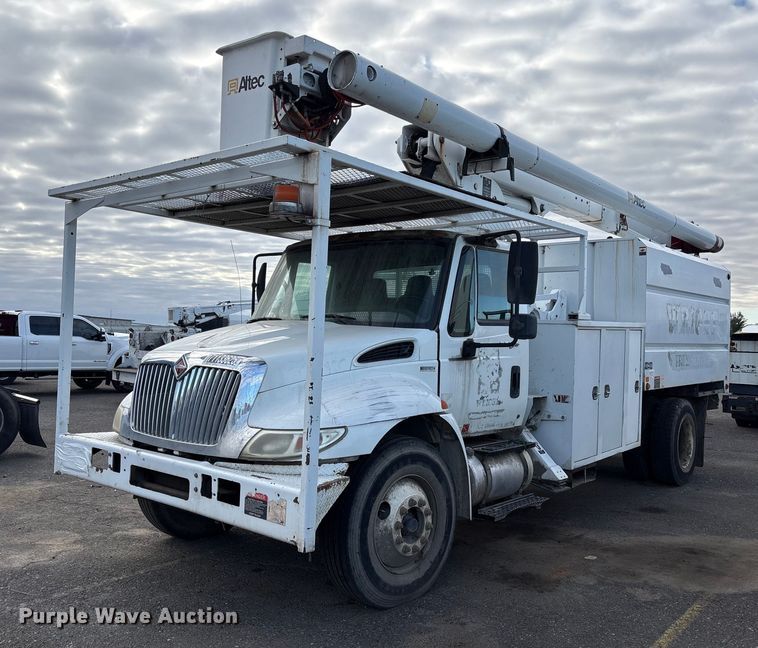 2011 International 4300 forestry bucket truck - YA1256