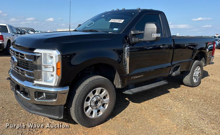 2023 Ford F350 Super Duty pickup truck - YA1371