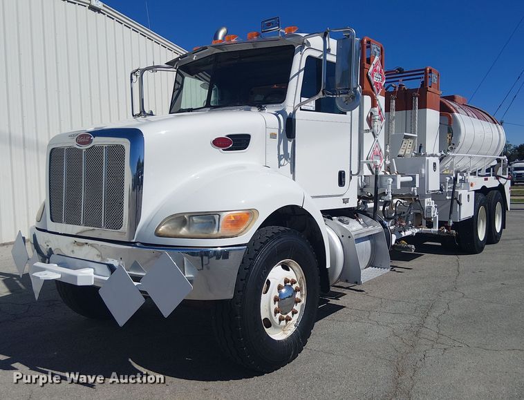 2012 Peterbilt 348 oilfield acidizing pump truck - DJ7895