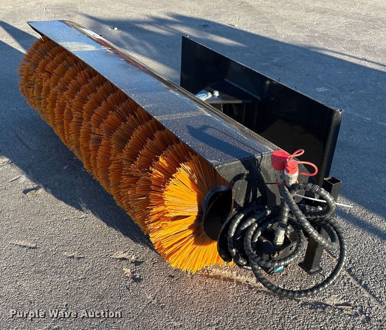 SE61 skid steer sweeper - DK0098