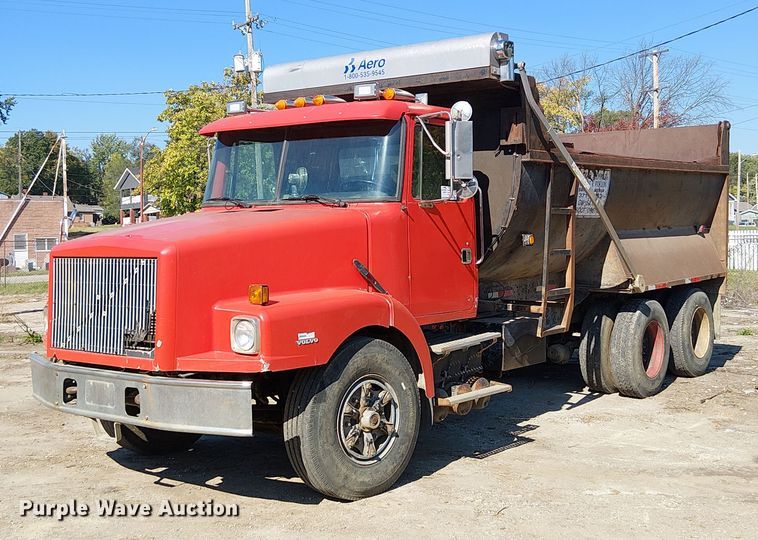 1997 Volvo WG dump truck - DU3649