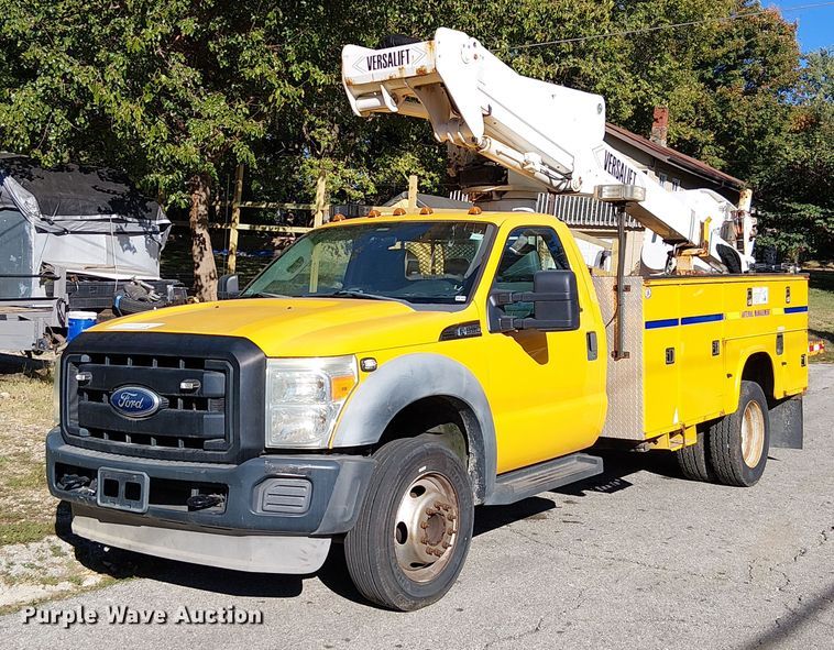 2011 Ford F550 bucket truck - DU3676