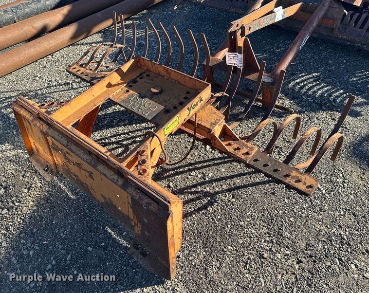 York skid steer rake - DW4296