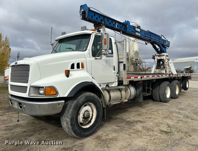 1997 Ford LT9513 crane truck - DW4333