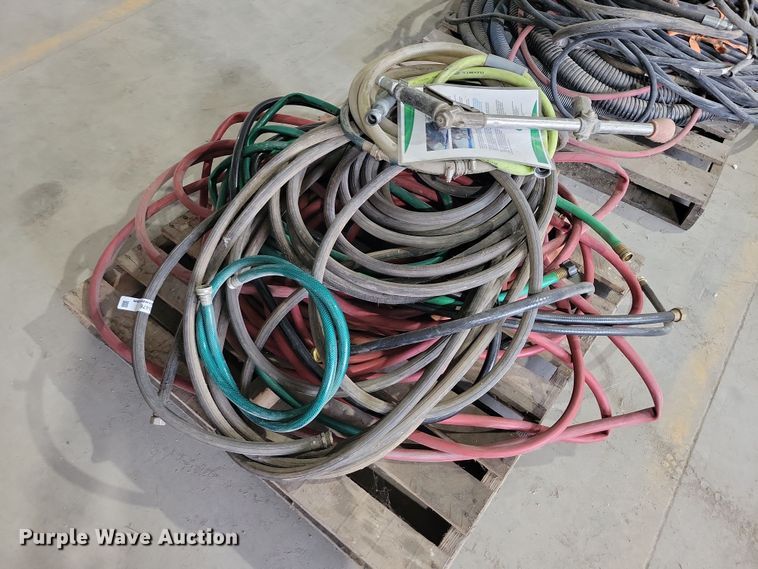 Pallet of assorted water hoses - DX6476