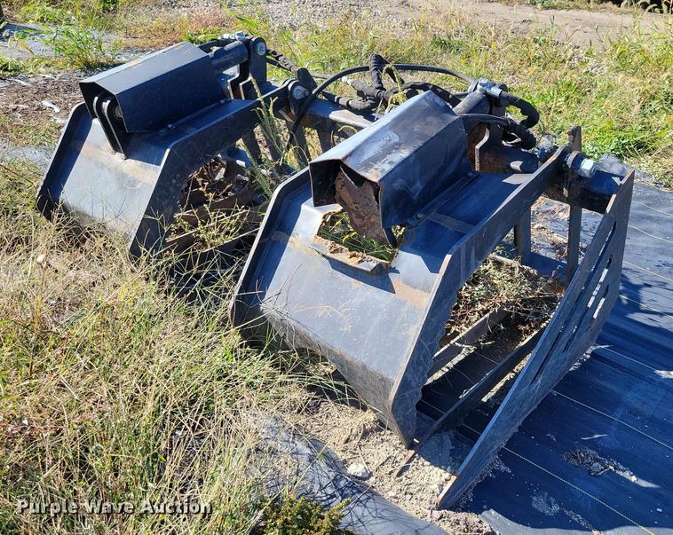 Skid steer grapple bucket - DX6573