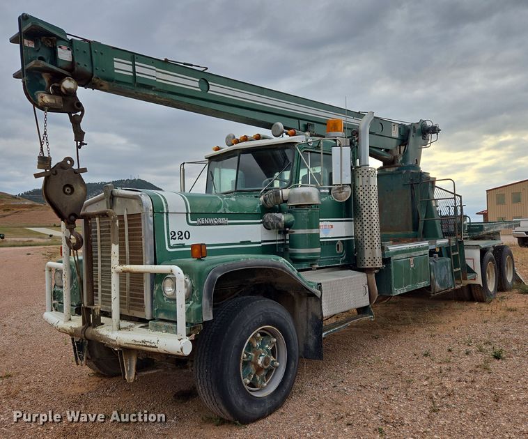 1979 Kenworth crane truck - DY1232