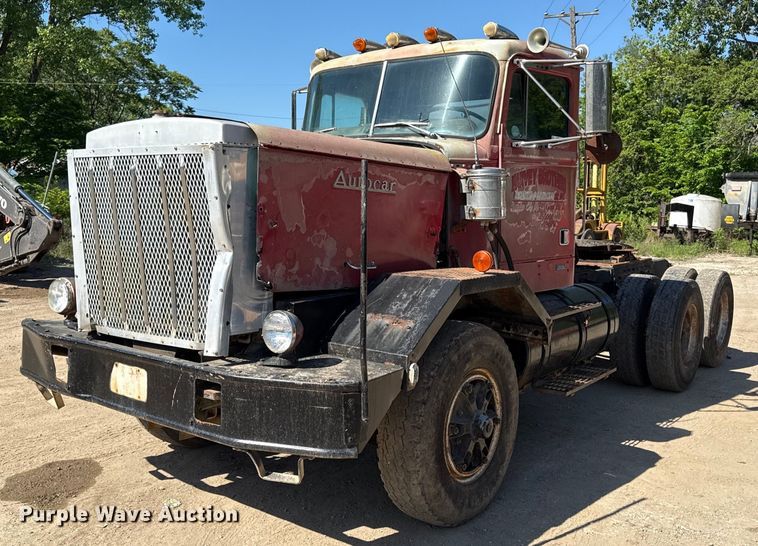1984 Autocar semi truck - DZ4082