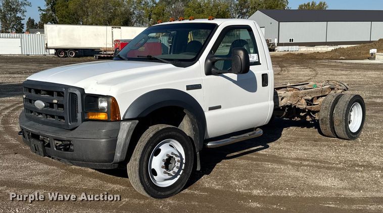 2006 Ford F550 truck cab and chassis - EA1951