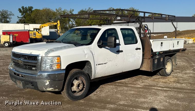 2008 Chevrolet Silverado 3500HD Crew Cab flatbed pickup truck - EA1954