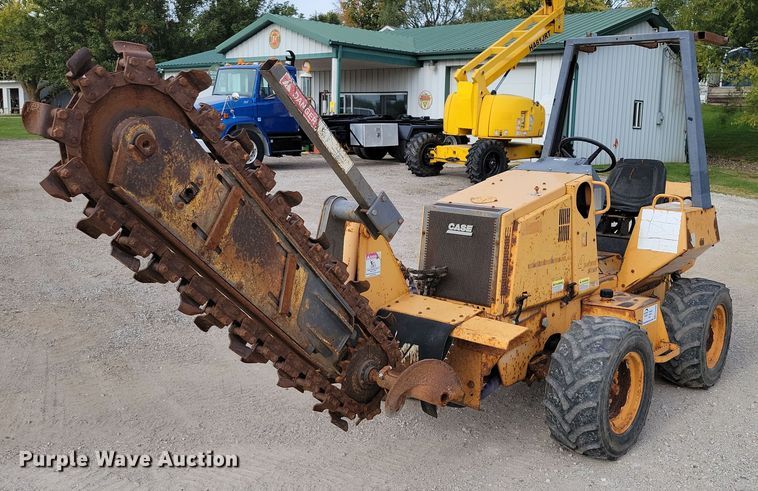 2000 Case 460 trencher - EA2668